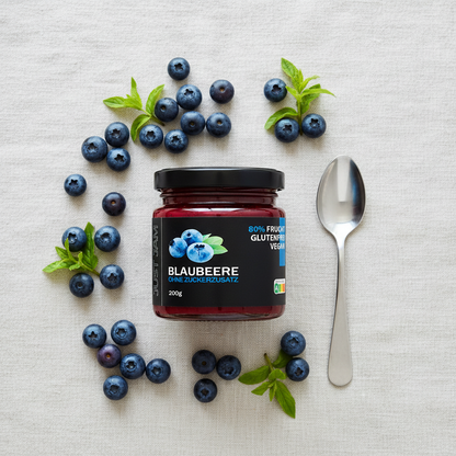 Just Jam Blaubeere Marmelade Flatlay auf Leinen mit frischen Blaubeeren – zuckerfrei, glutenfrei, vegan, 200g